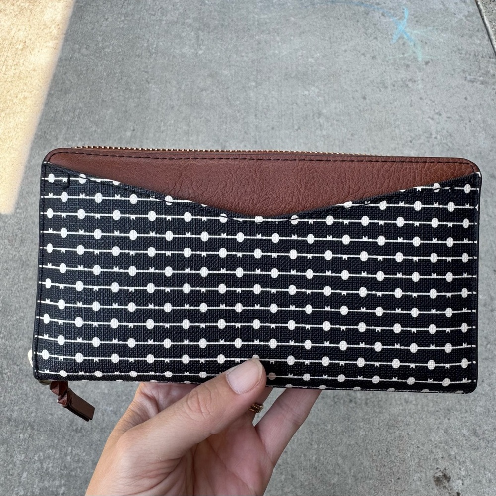 Women’s Fossil Black and Brown Leather Zip Around Continental Wallet